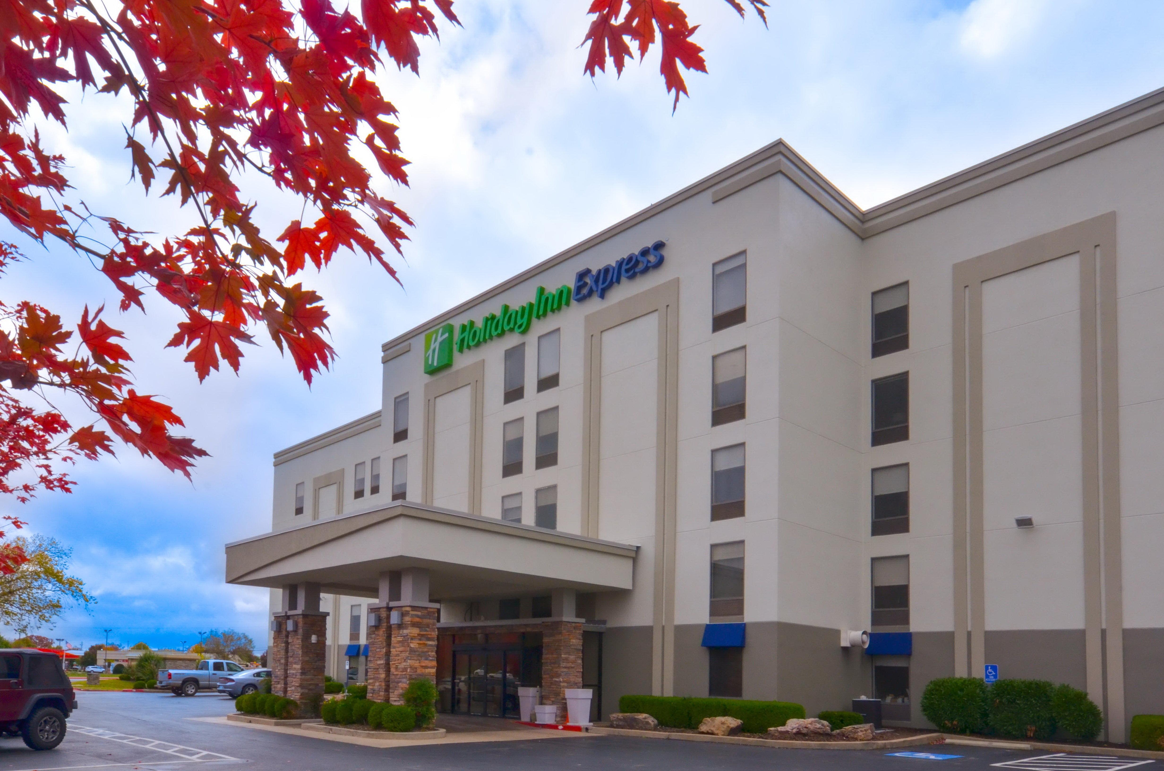 Holiday Inn Express & Suites Fayetteville University Of Arkansas Area By Ihg Buitenkant foto