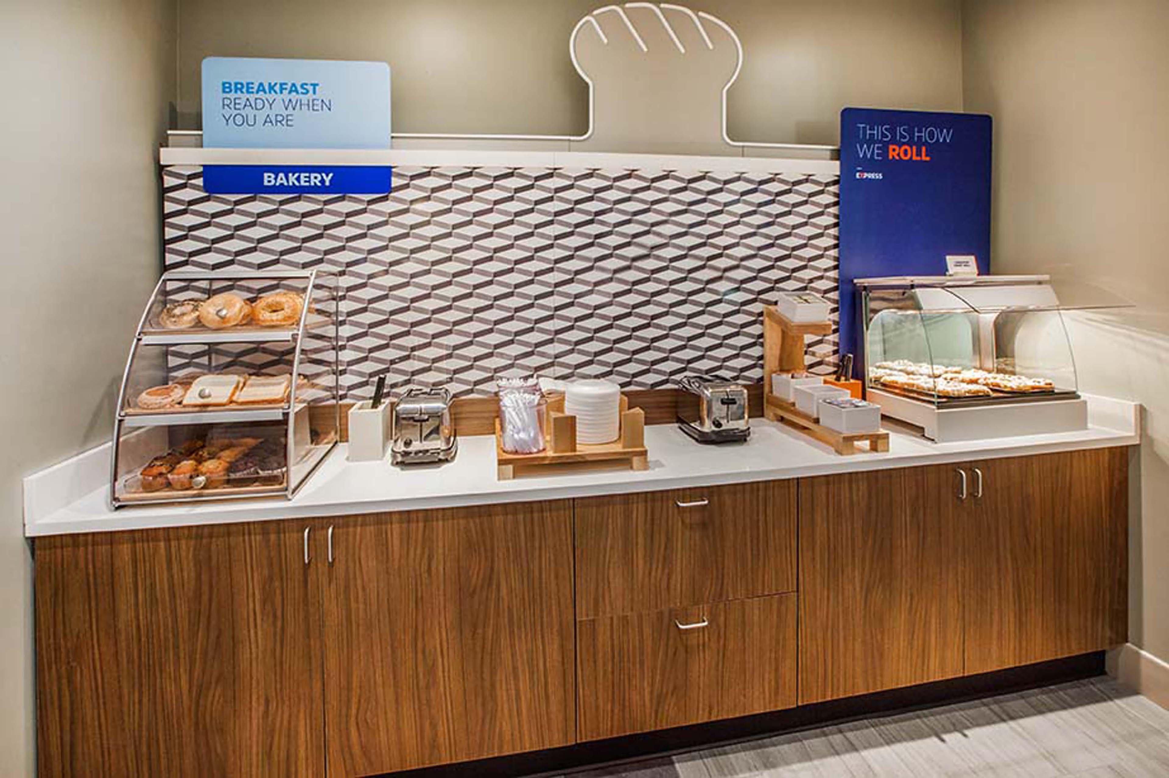 Holiday Inn Express & Suites Fayetteville University Of Arkansas Area By Ihg Buitenkant foto