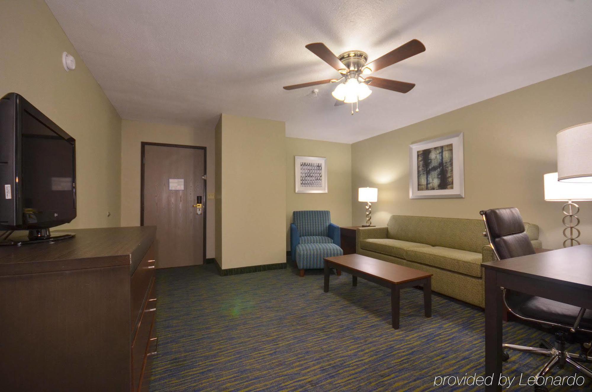 Holiday Inn Express & Suites Fayetteville University Of Arkansas Area By Ihg Buitenkant foto