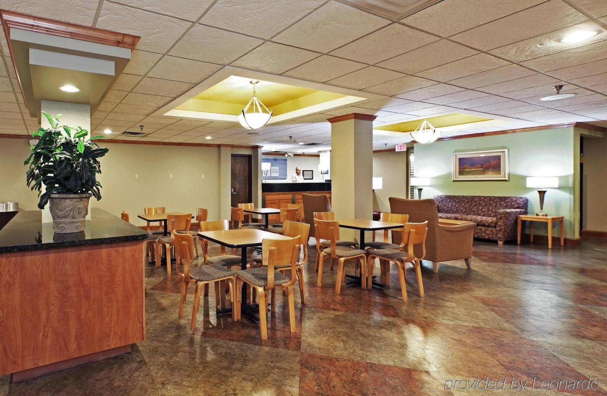 Holiday Inn Express & Suites Fayetteville University Of Arkansas Area By Ihg Buitenkant foto