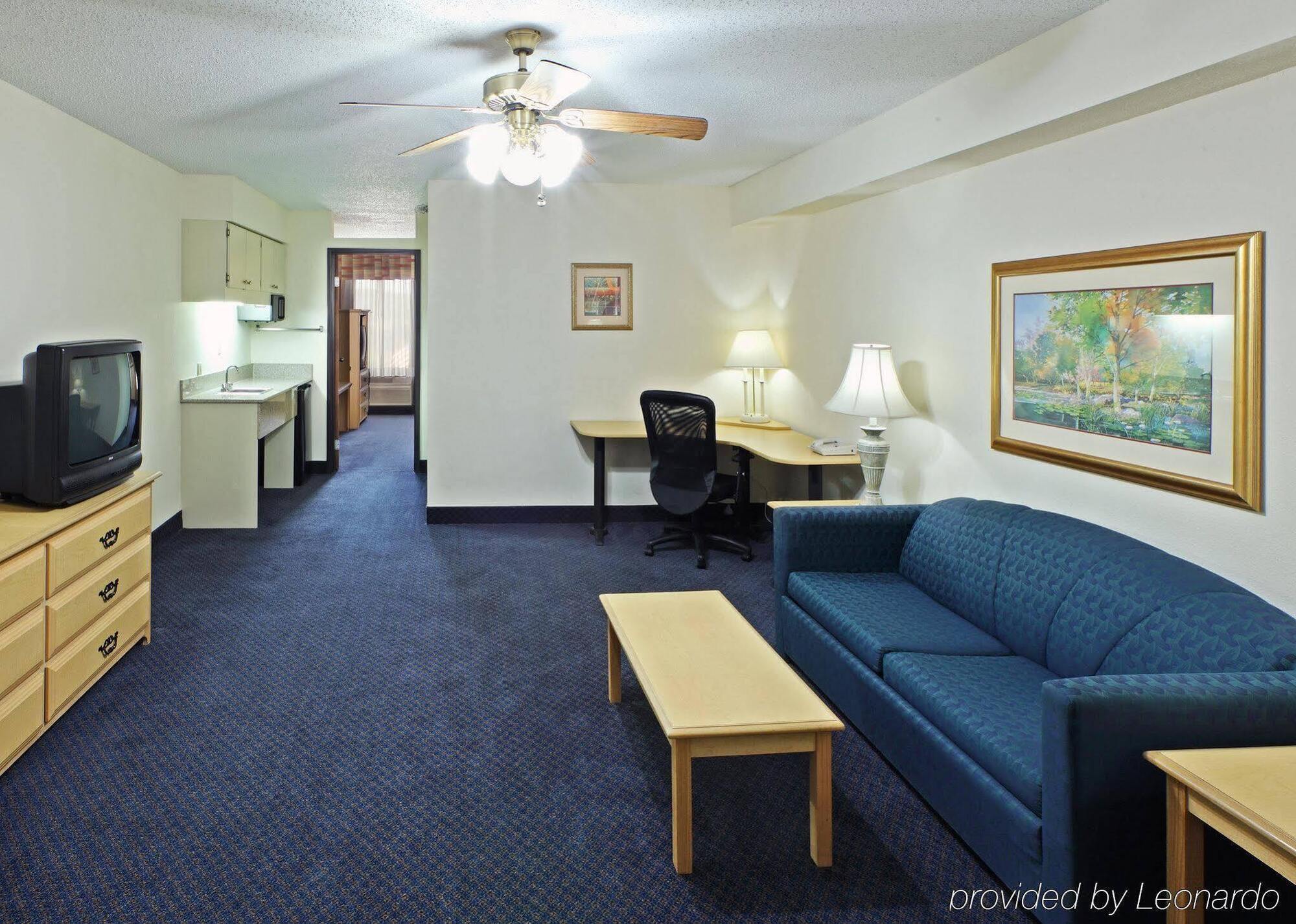 Holiday Inn Express & Suites Fayetteville University Of Arkansas Area By Ihg Buitenkant foto